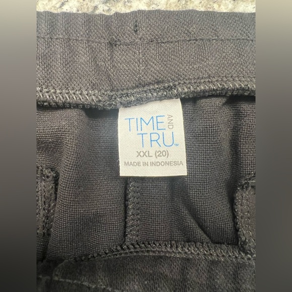 Time and Tru Black Cropped Ankle Pants - Picture 3 of 3
